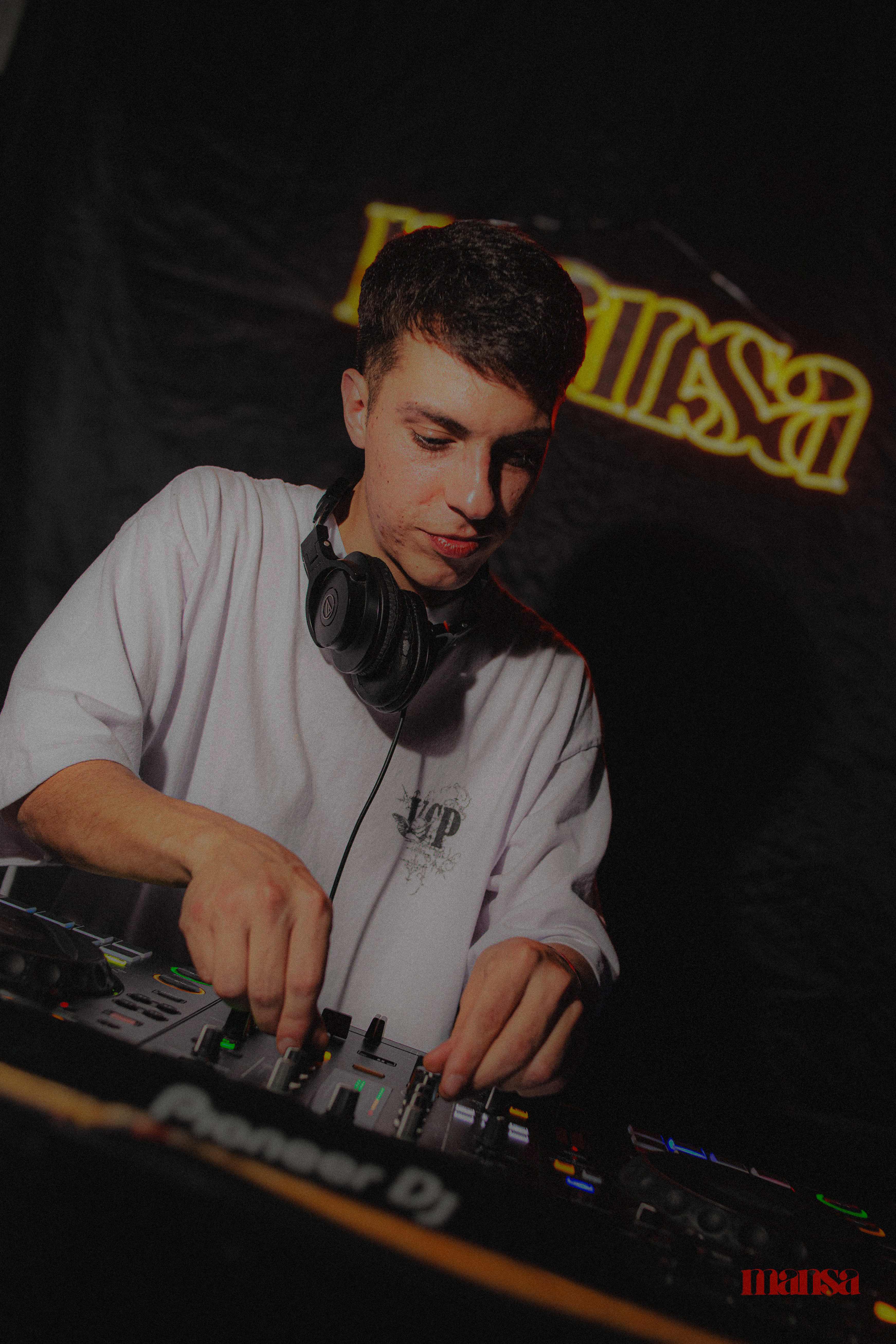 DJ en acción - Eterno Producciones 8