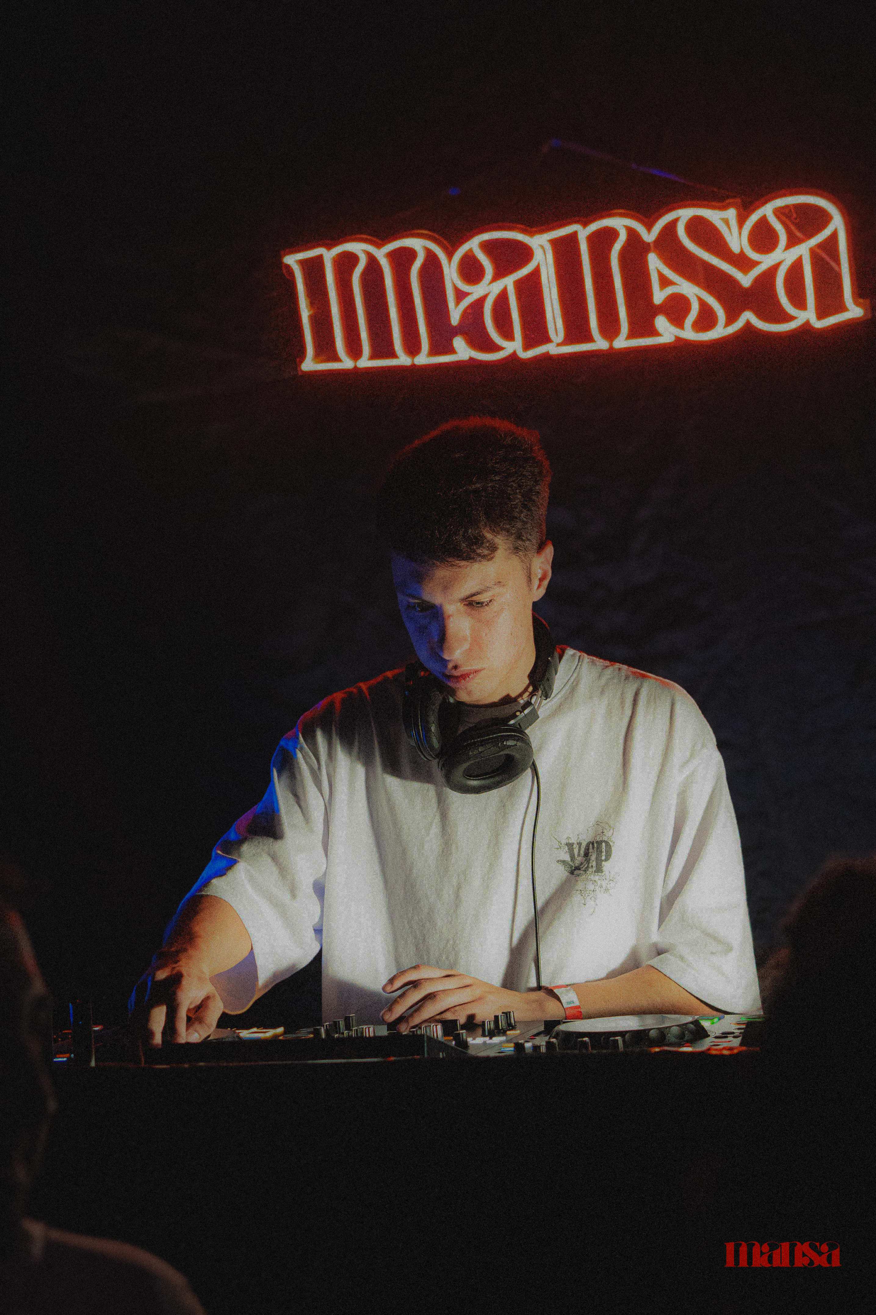 DJ en acción - Eterno Producciones 1