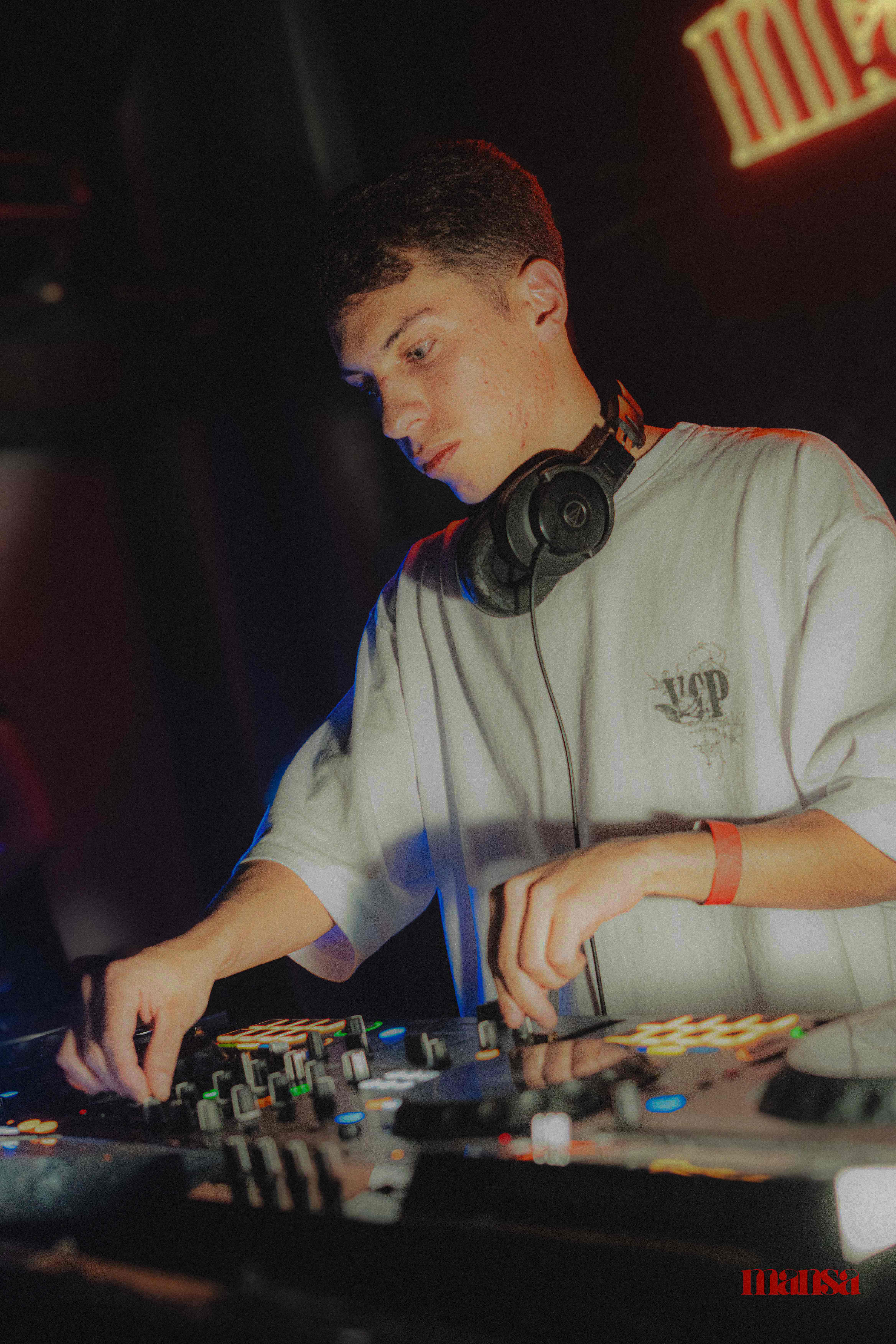 DJ en acción - Eterno Producciones 6